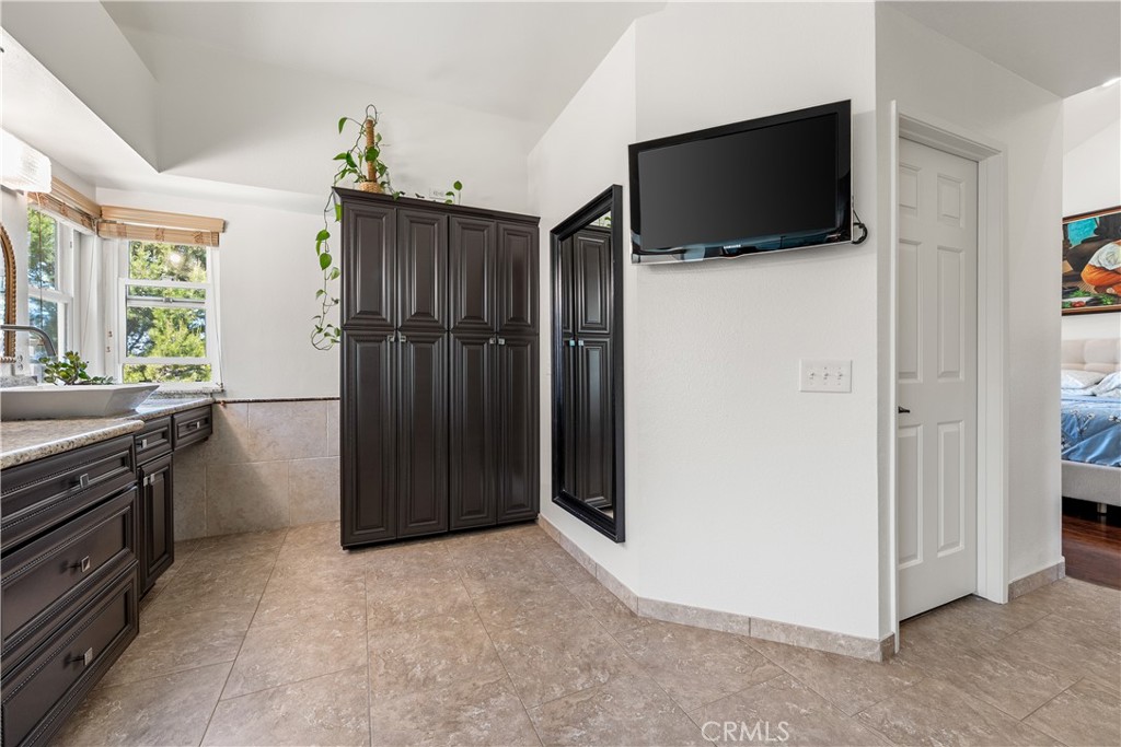 5185 E Fairfield Property Photo 32