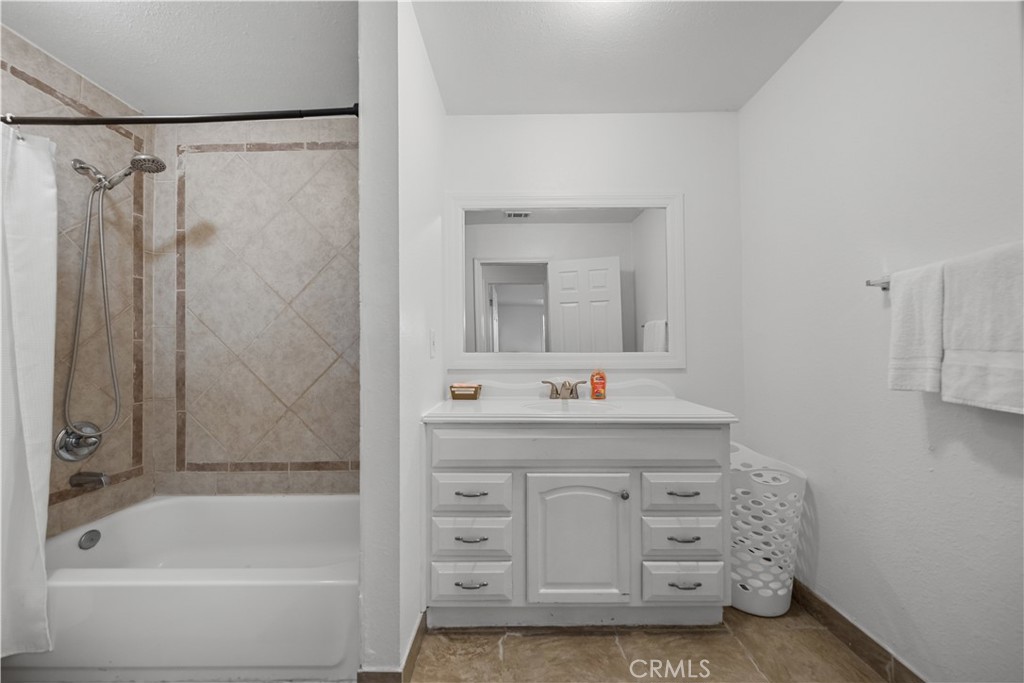 18319 Norwalk Boulevard Property Photo 12