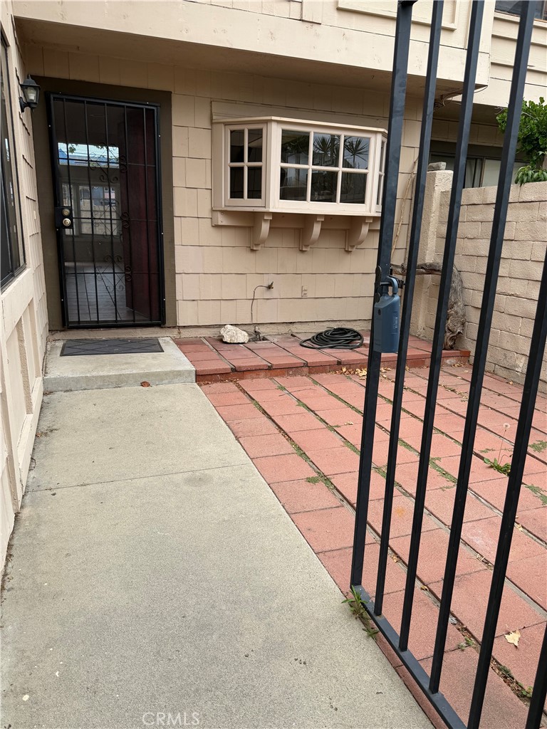2624 N Tustin Avenue D Property Photo 2