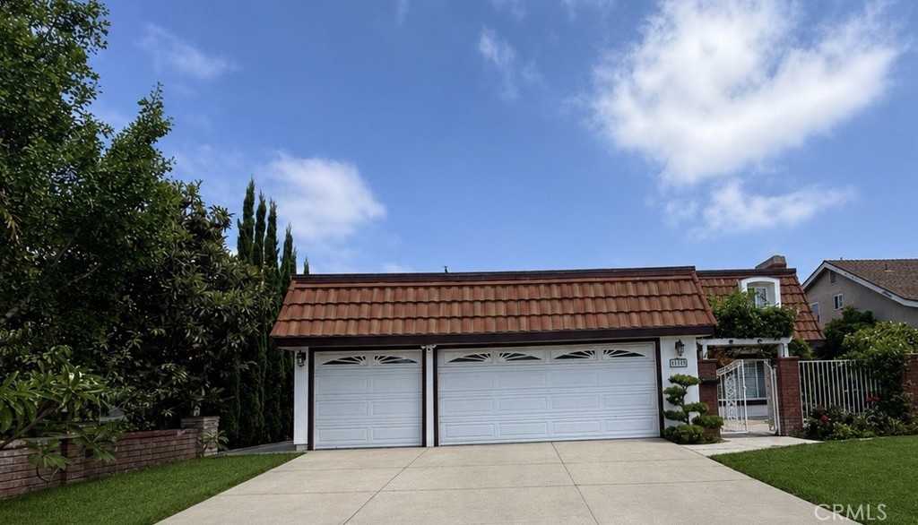 11335 Carob Property Photo 3