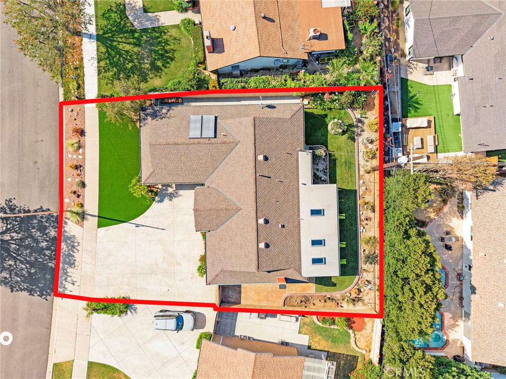 582 S Nutwood Street Property Photo 3