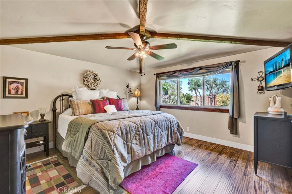 582 S Nutwood Street Property Photo 10