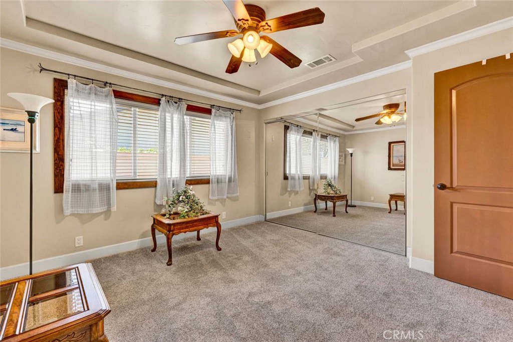 582 S Nutwood Street Property Photo 12