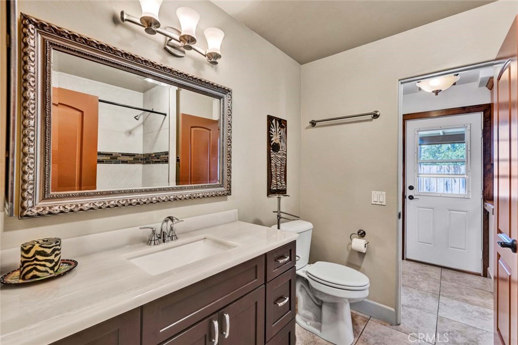 582 S Nutwood Street Property Photo 13