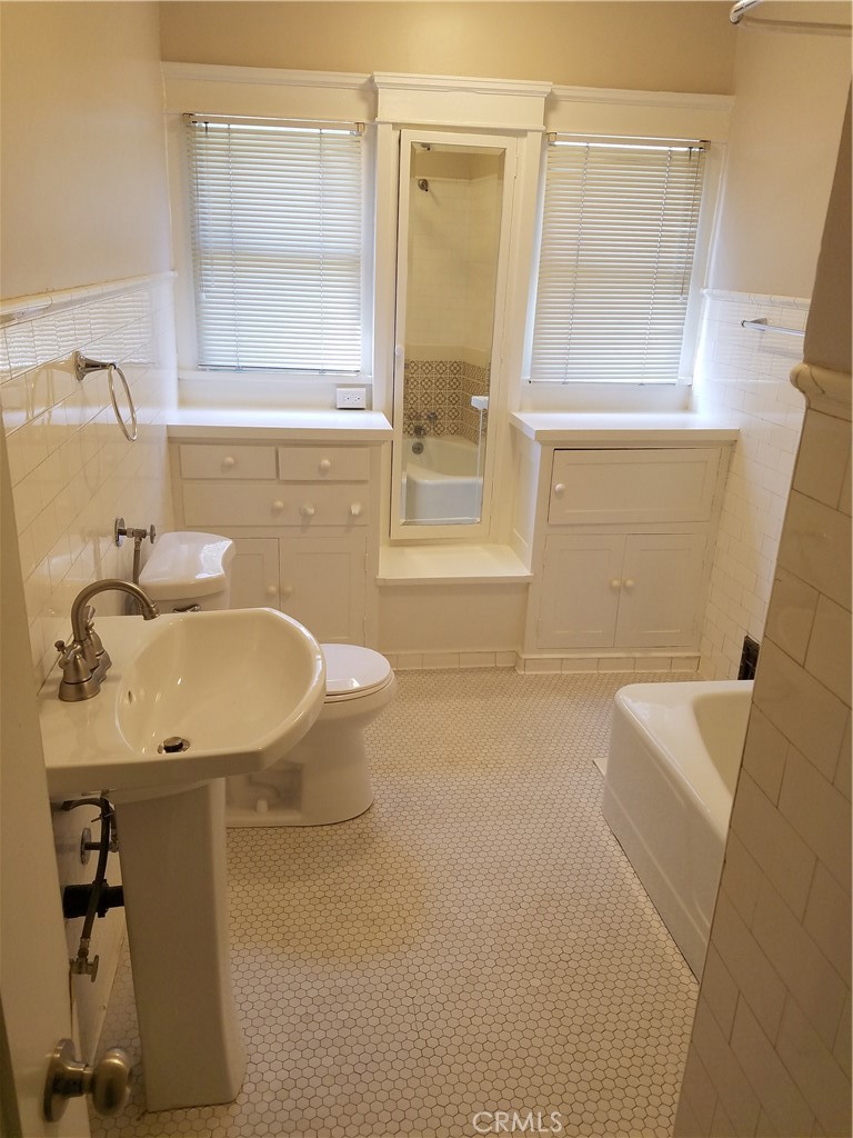 454 S Glassell Property Photo 5