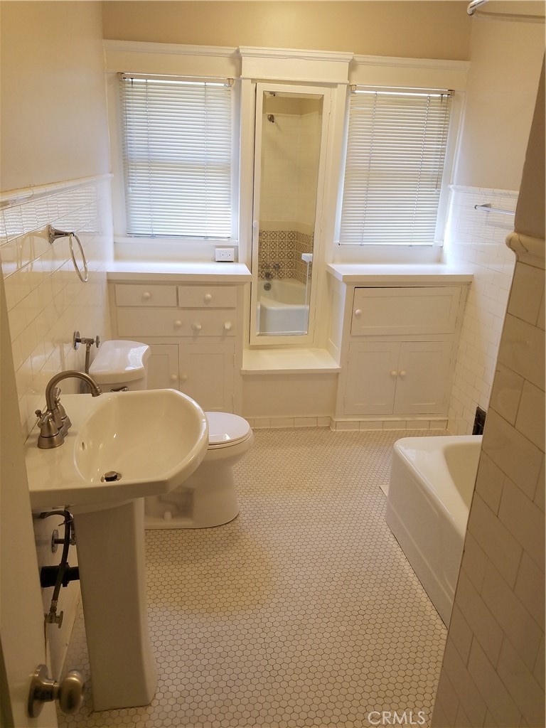 454 S Glassell Property Photo 11