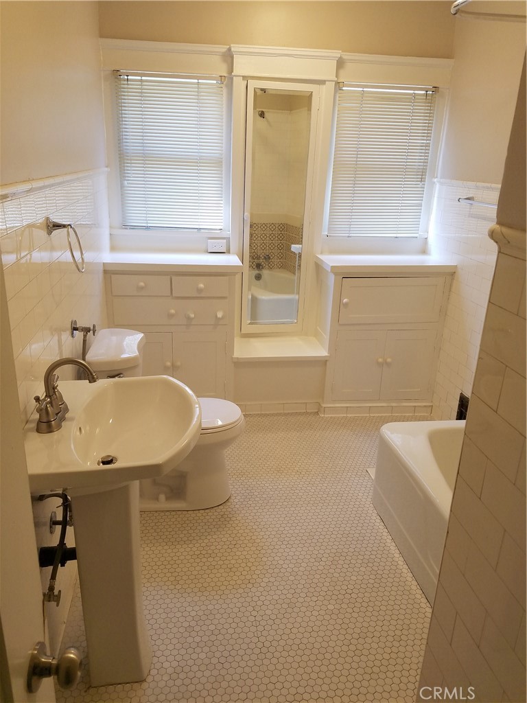 454 S Glassell Property Photo 9