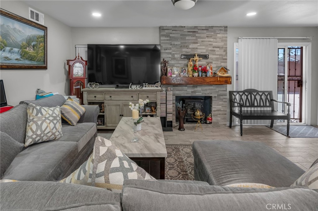 3559 Ferndale Property Photo 8