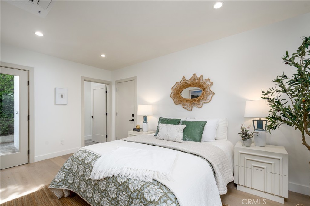 223 Howland Canal Property Photo 11