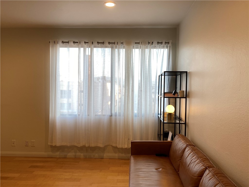 533 S St Andrews Place 319 Property Photo 2