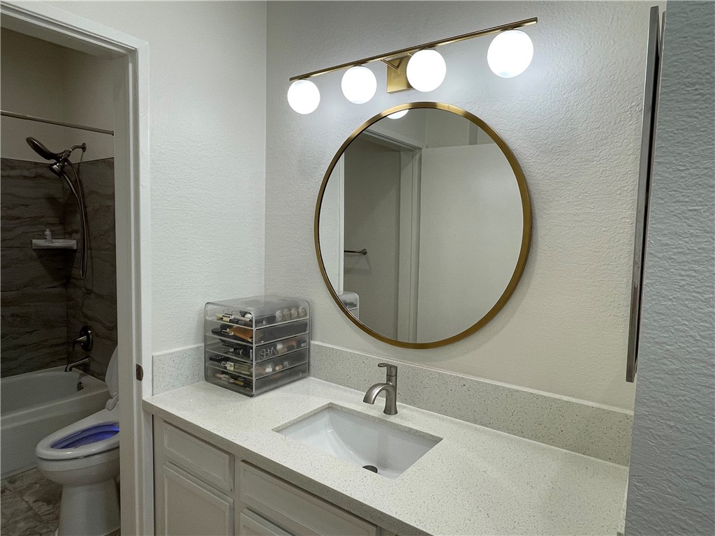 533 S St Andrews Place 319 Property Photo 15