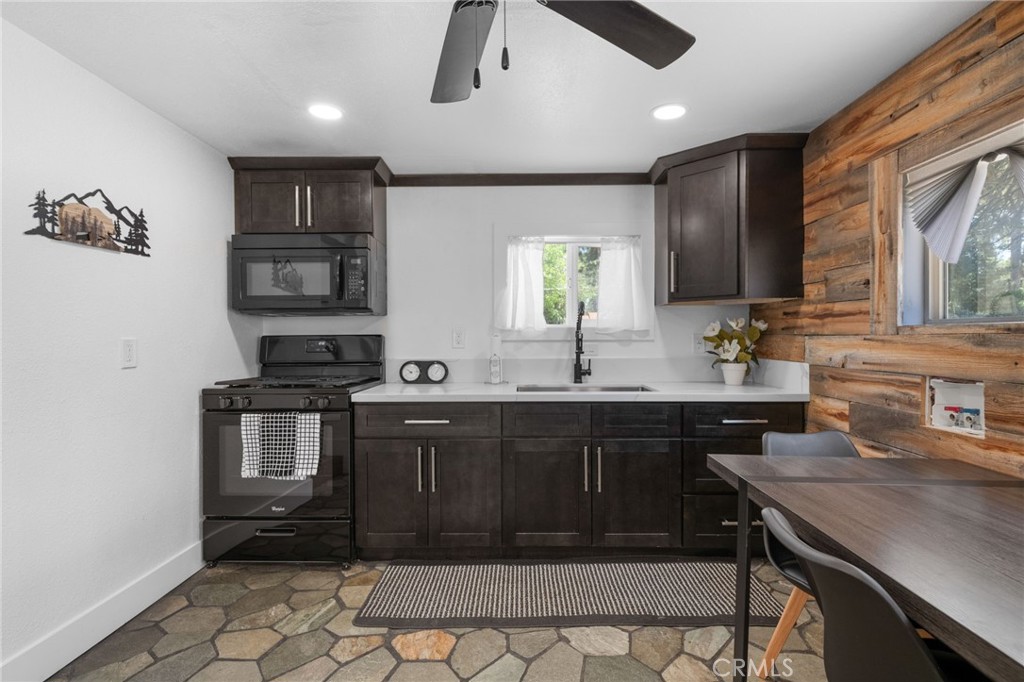 718 Talmadge Property Photo 4