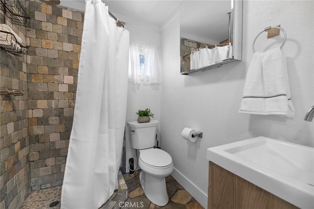 718 Talmadge Property Photo 8