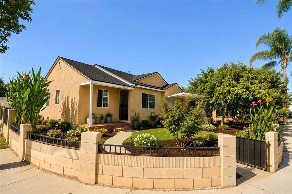 1329 W Mcfadden Property Photo