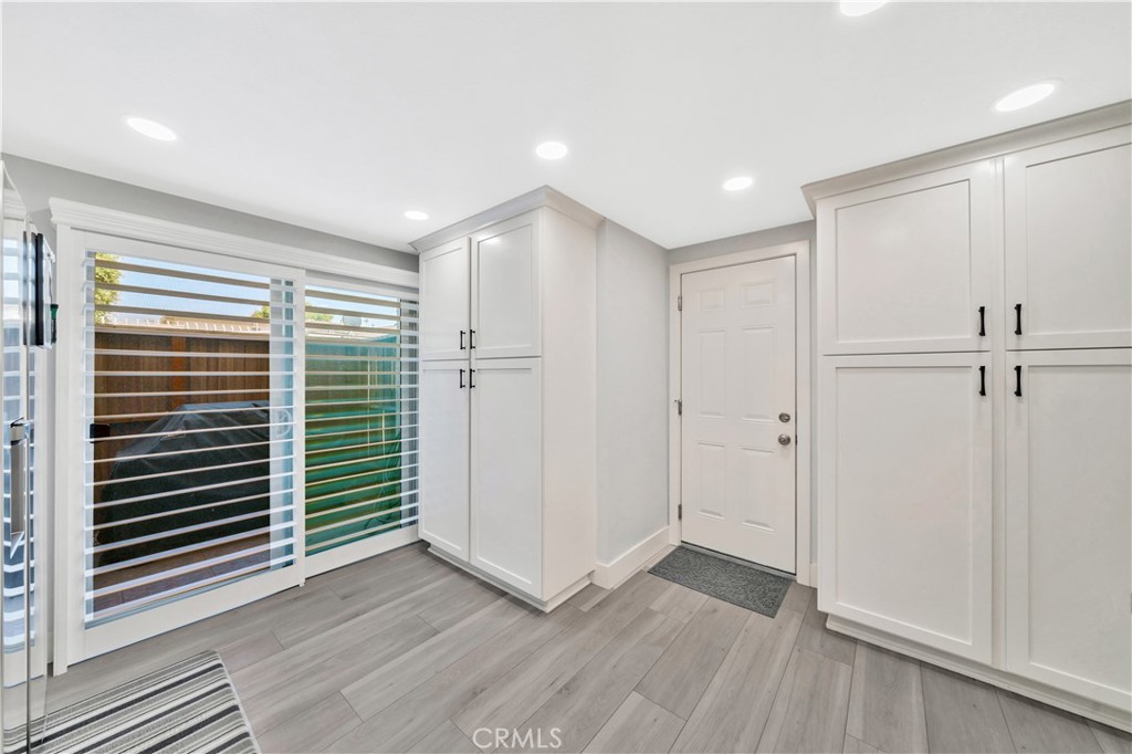 10065 Hidden Village Property Photo 4