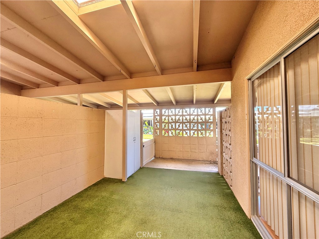 1690 Interlachen Road 42i Property Photo 3