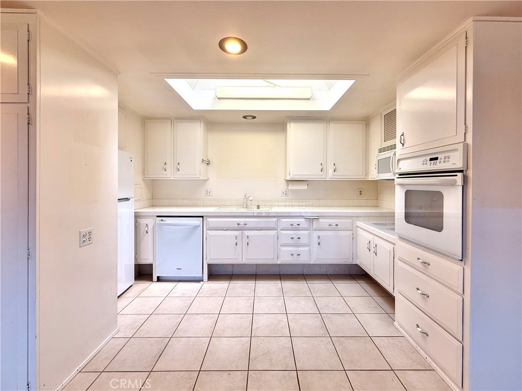 1690 Interlachen Road 42i Property Photo 10