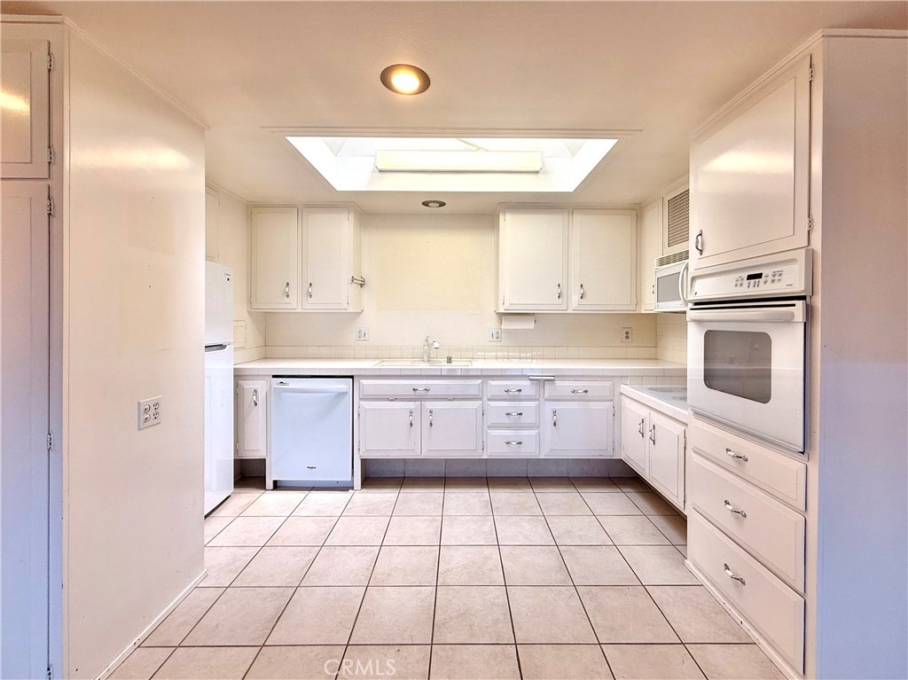 1690 Interlachen Road 42i Property Photo 10