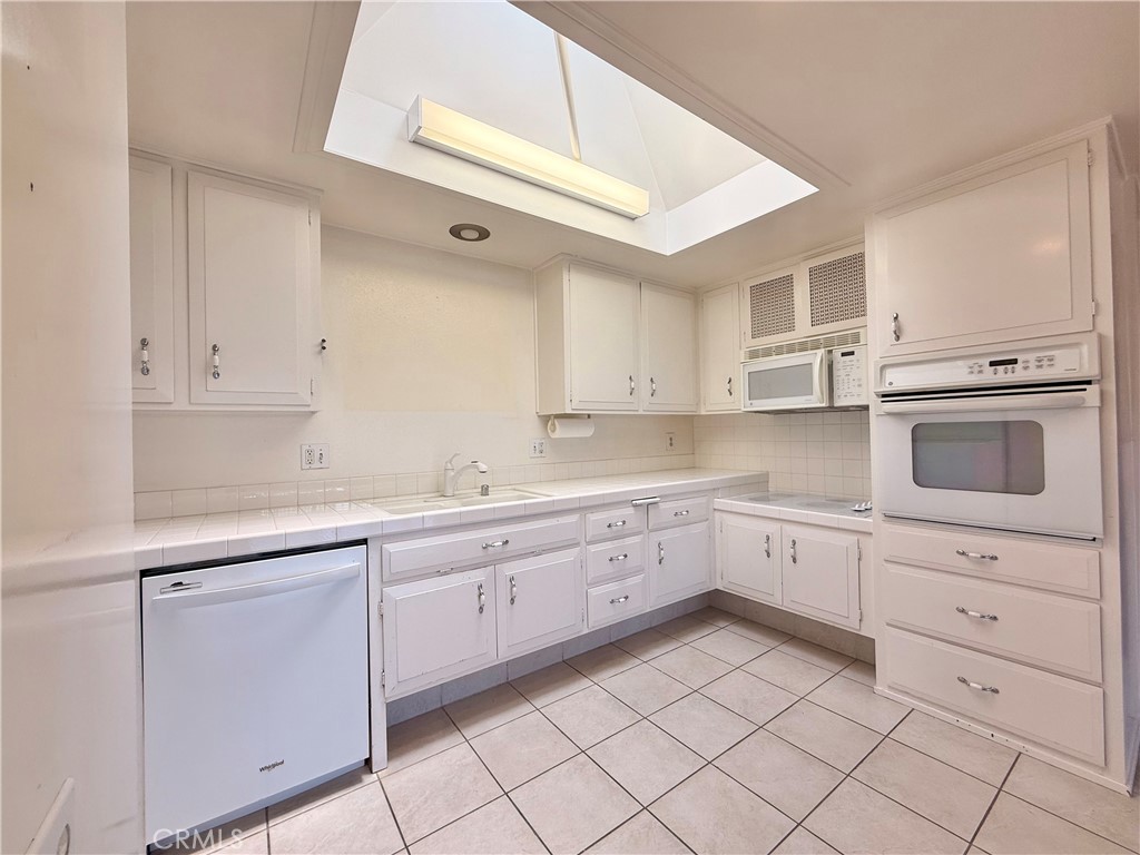 1690 Interlachen Road 42i Property Photo 12
