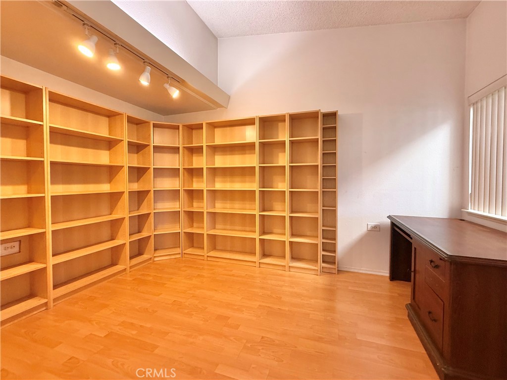 1690 Interlachen Road 42i Property Photo 16