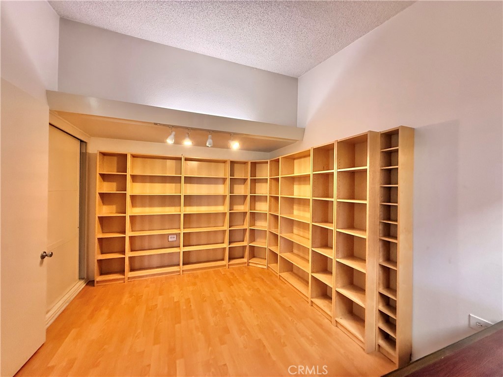 1690 Interlachen Road 42i Property Photo 17