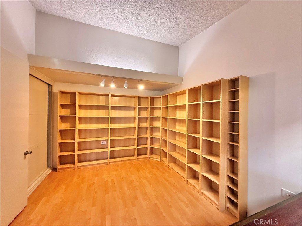 1690 Interlachen Road 42i Property Photo 17