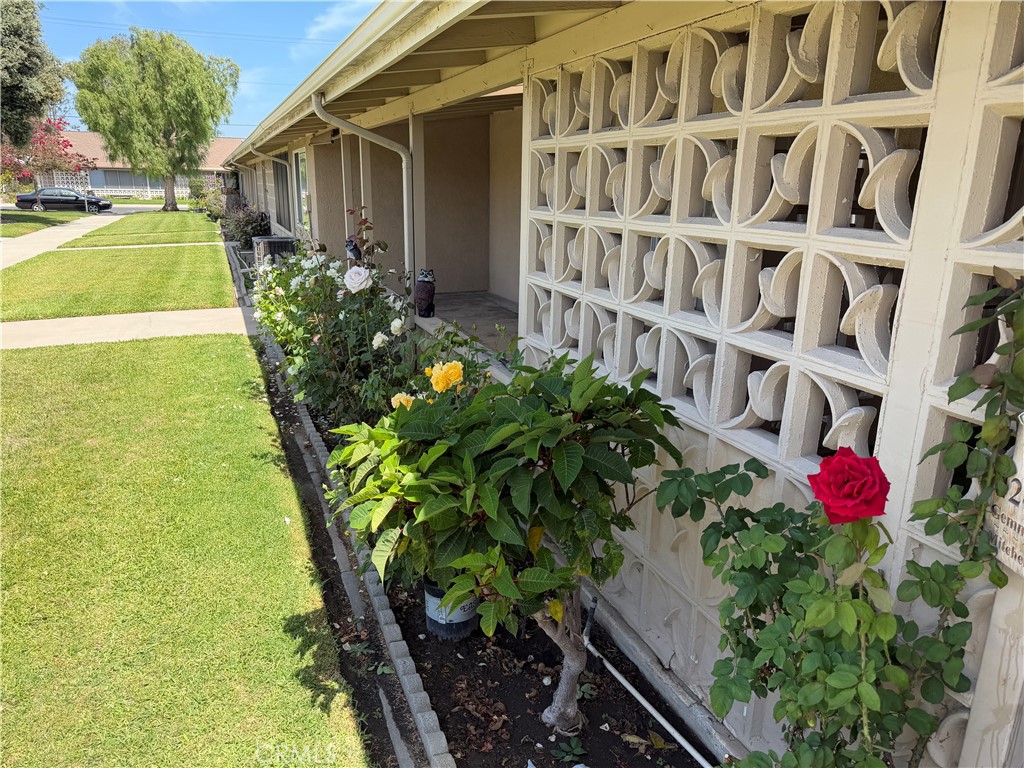 1690 Interlachen Road 42i Property Photo 22
