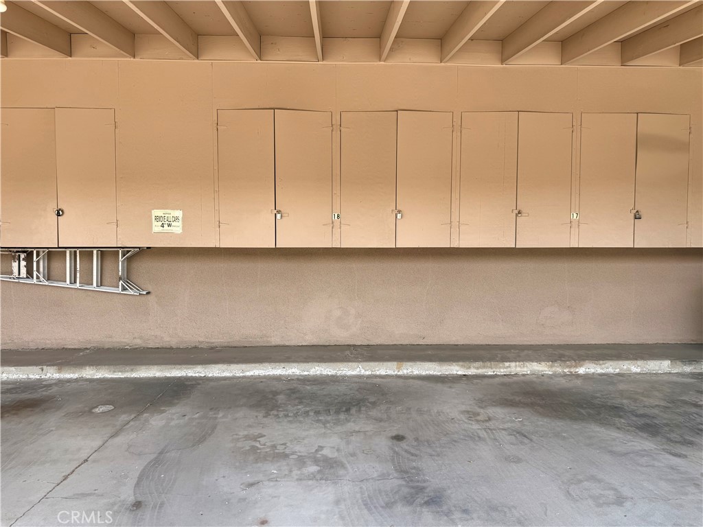 1690 Interlachen Road 42i Property Photo 23