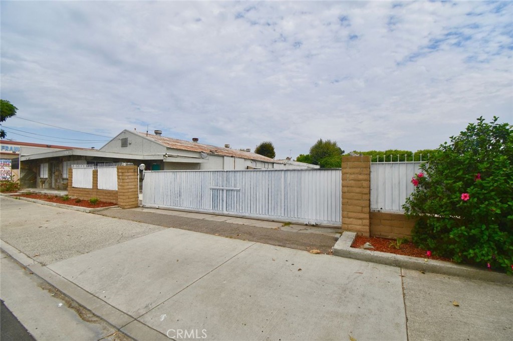 4521 W 1st Property Photo 1