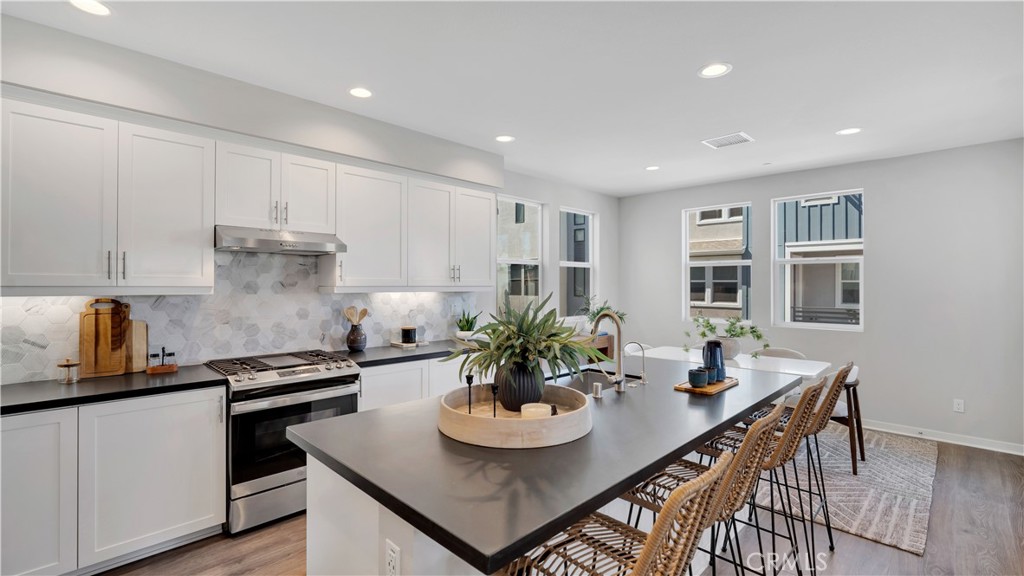 100 Tenor Property Photo 10