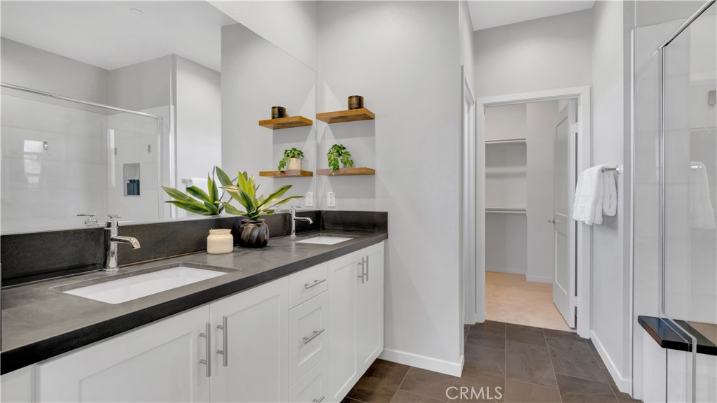 100 Tenor Property Photo 26