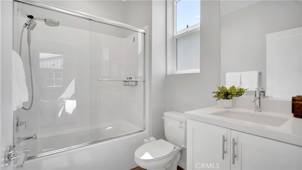 100 Tenor Property Photo 32