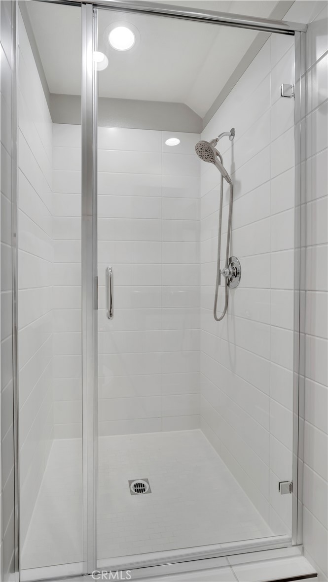 100 Tenor Property Photo 36