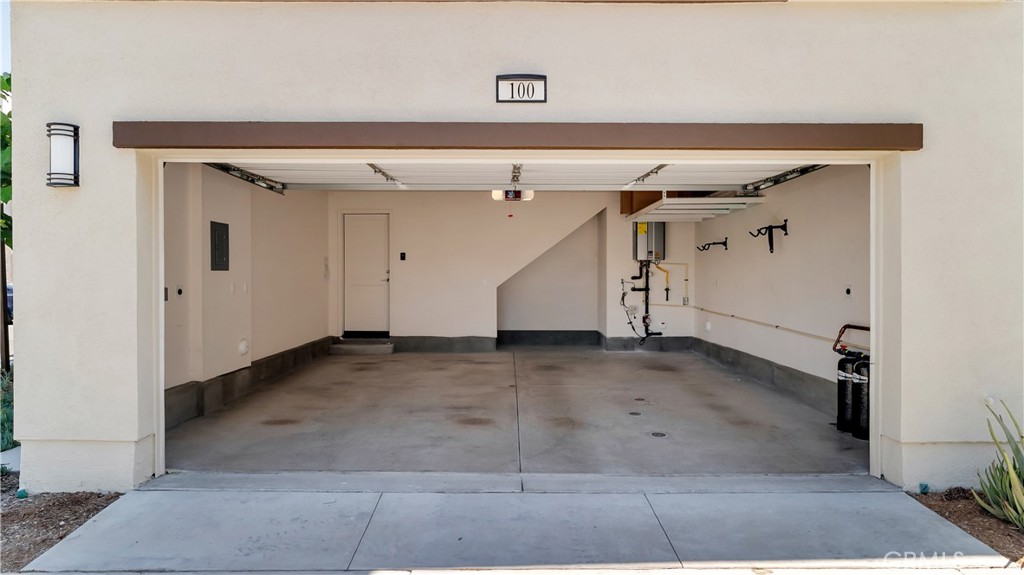 100 Tenor Property Photo 39