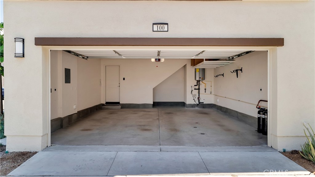 100 Tenor Property Photo 39