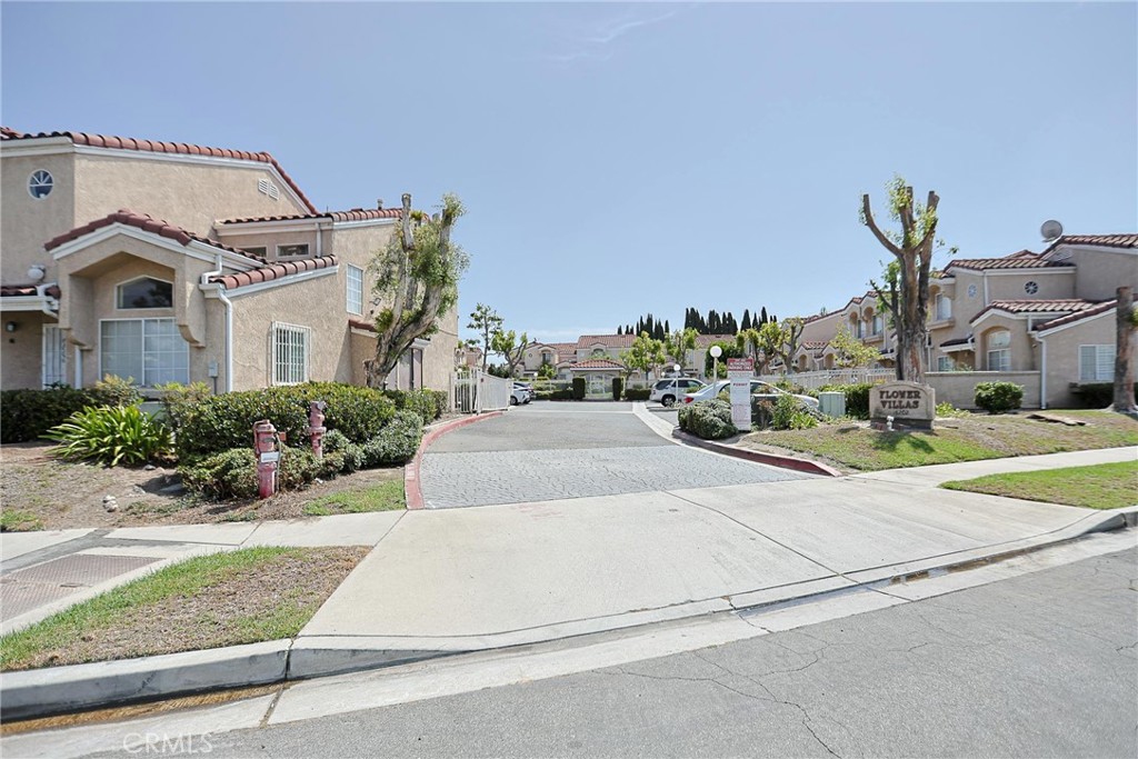14202 Flower L Property Photo 3