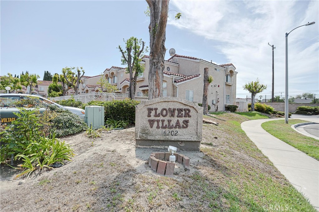 14202 Flower L Property Photo 5