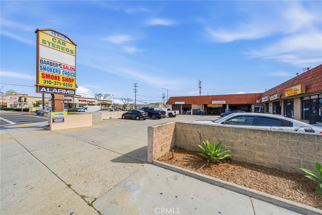 15802 Hawthorne Property Photo 1