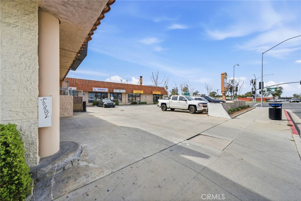 15802 Hawthorne Property Photo 13
