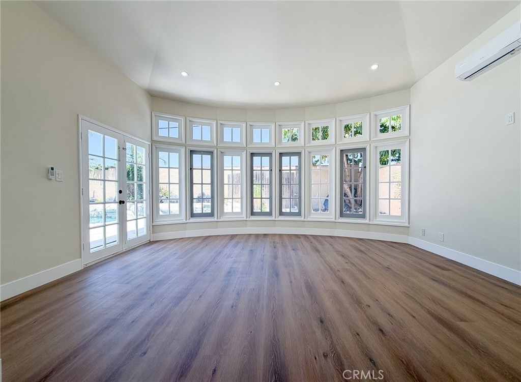 4811 Myra Property Photo 6