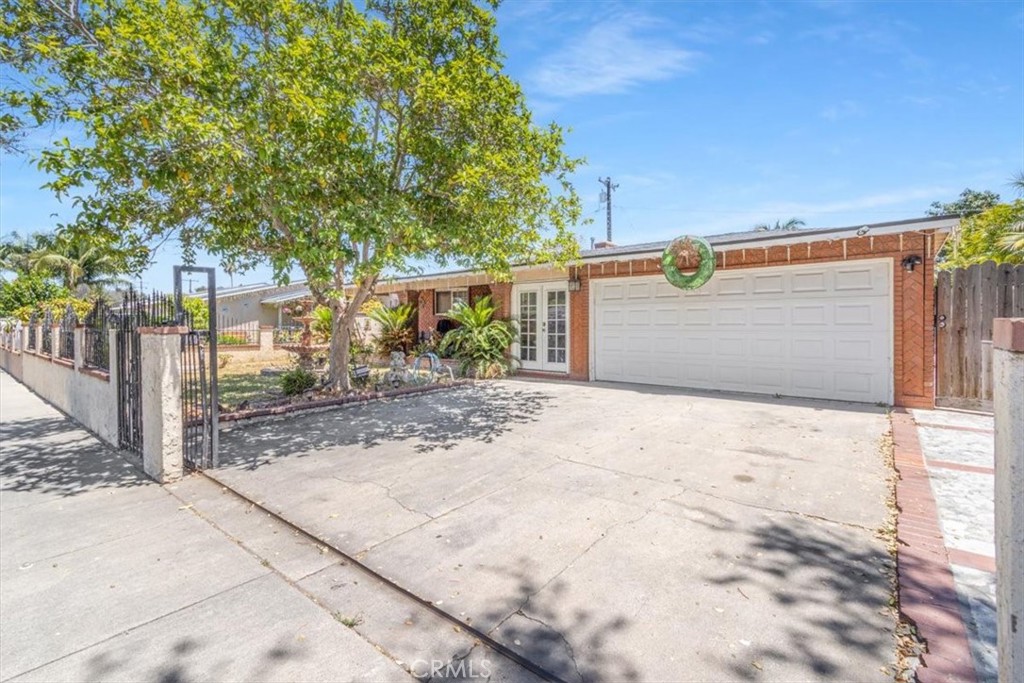 1401 S Joane Way Property Photo 3