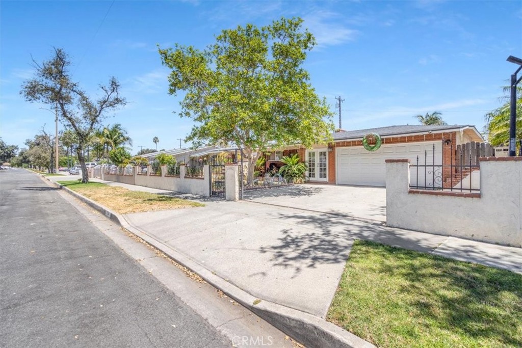 1401 S Joane Way Property Photo 4