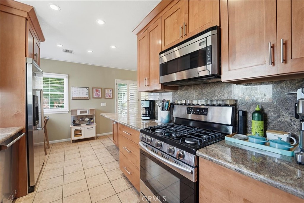 2840 Magnolia Property Photo 9