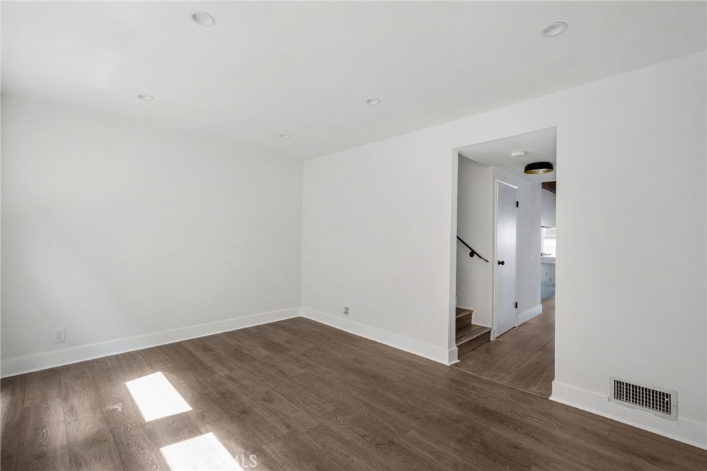 125 E Buckthorn Property Photo 22
