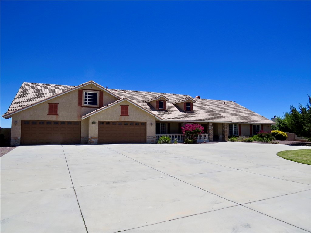 7445 El Manor Property Photo 1