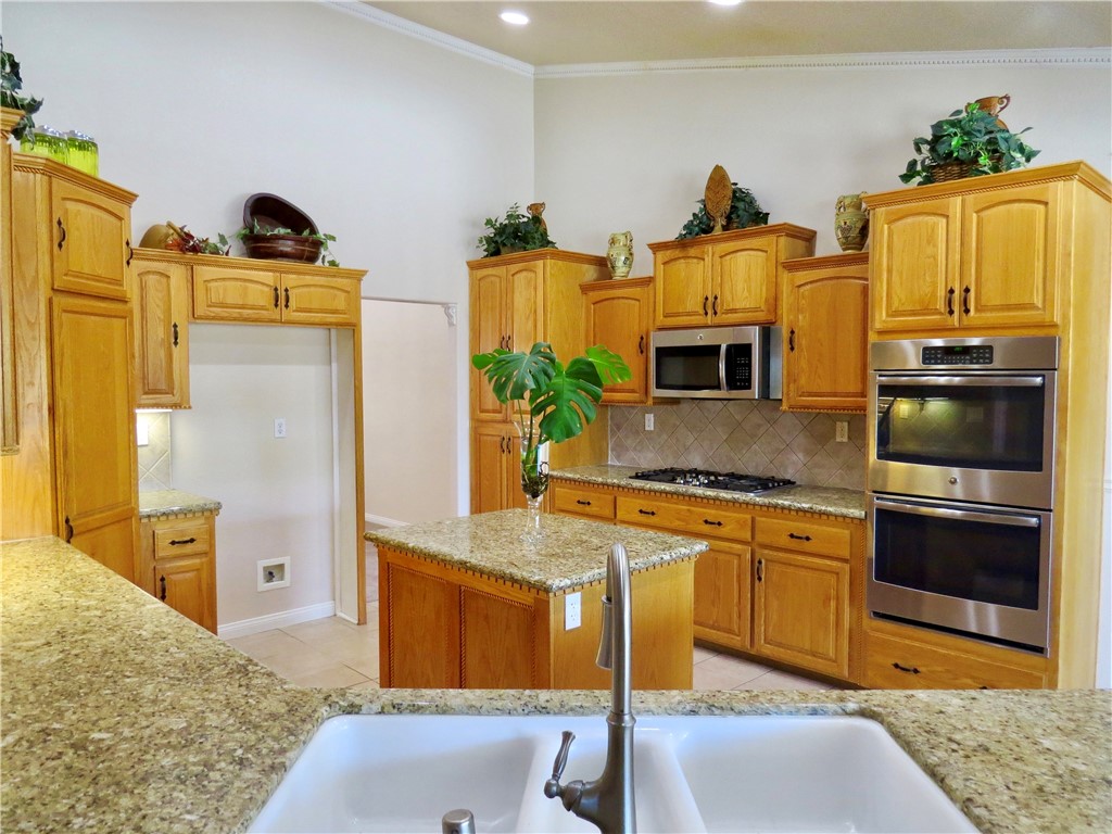7445 El Manor Property Photo 3
