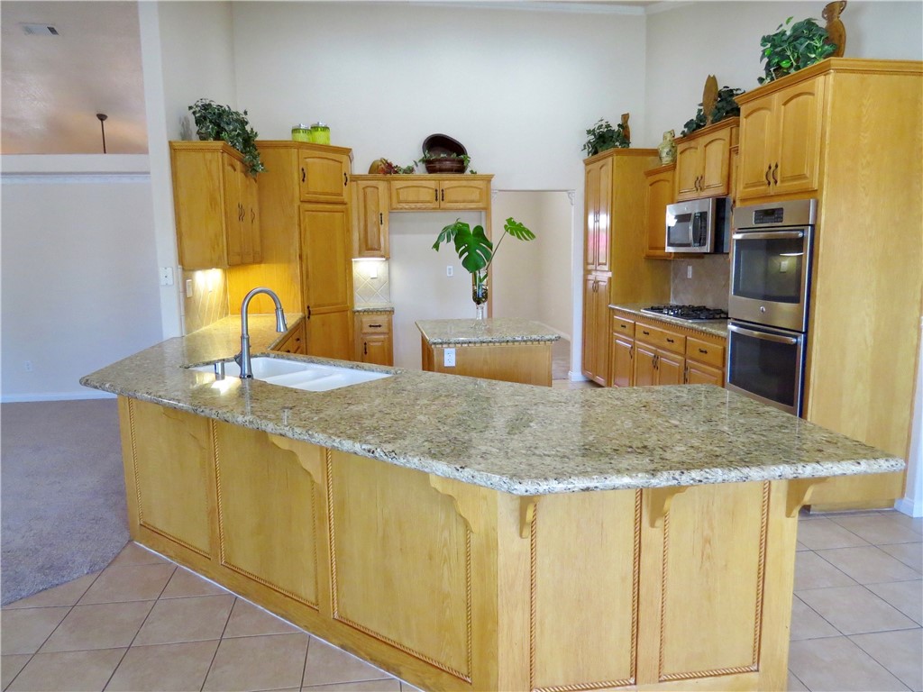 7445 El Manor Property Photo 4