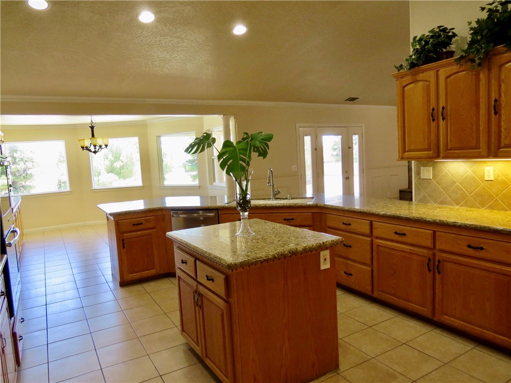 7445 El Manor Property Photo 5