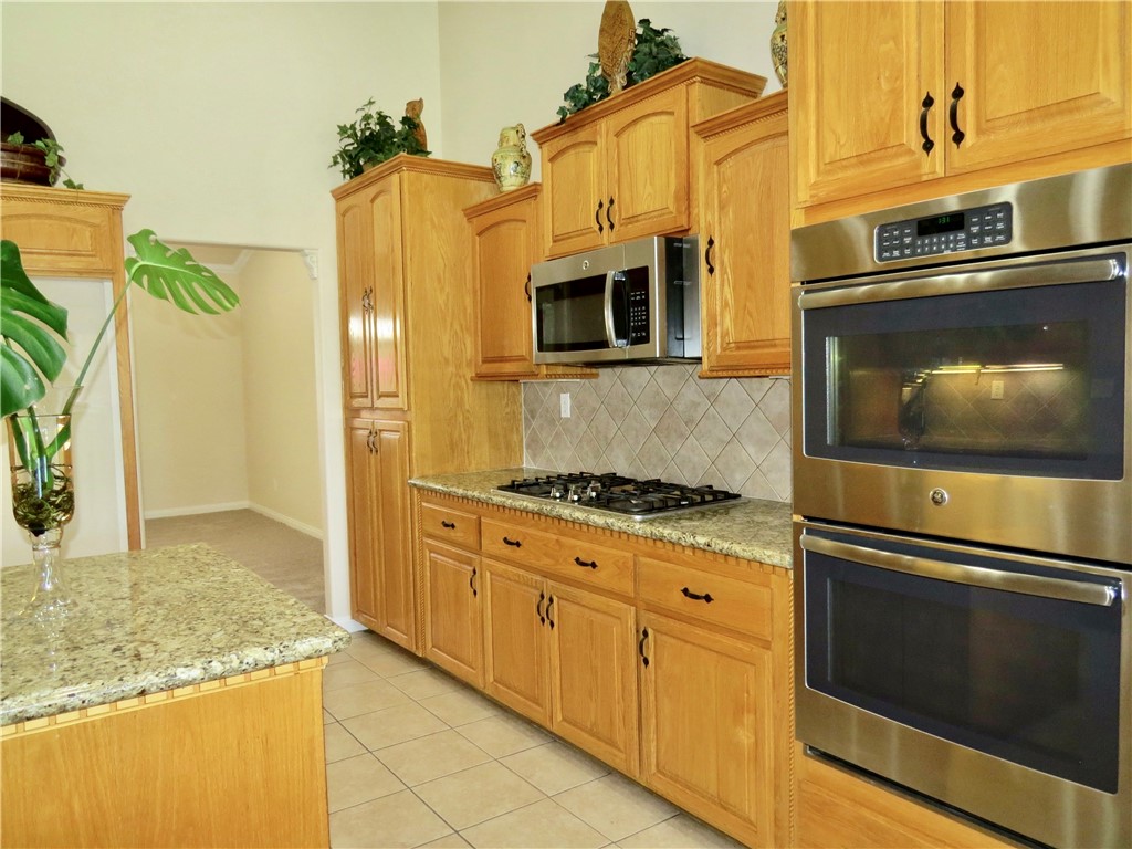 7445 El Manor Property Photo 7