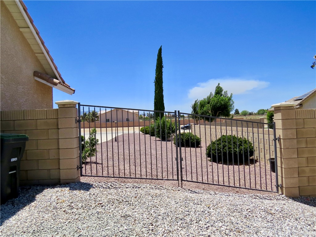 7445 El Manor Property Photo 50
